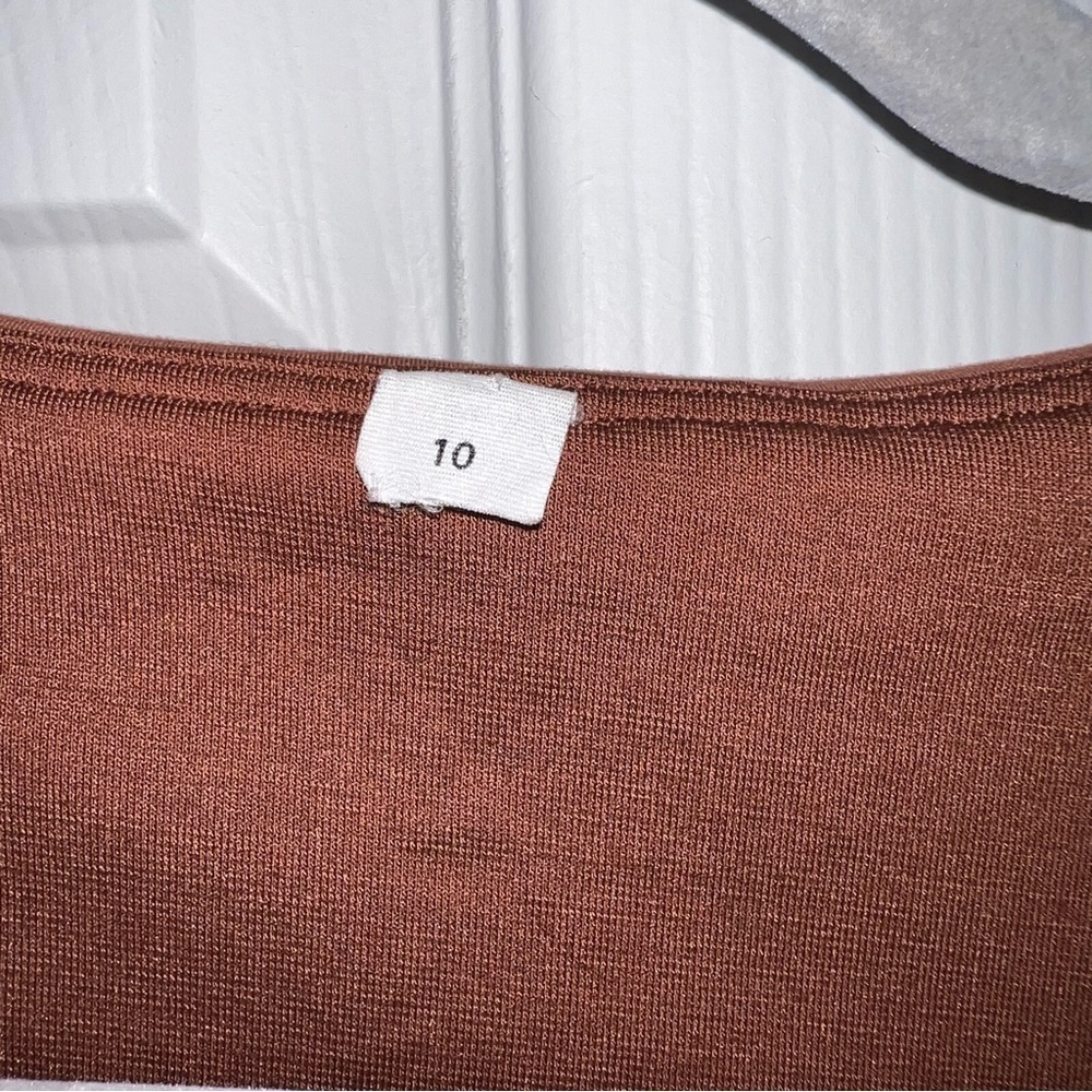 Lululemon InStill Tank Top With Removable Bra-Cups Roasted Brown Size 10 - Picture 4 of 6